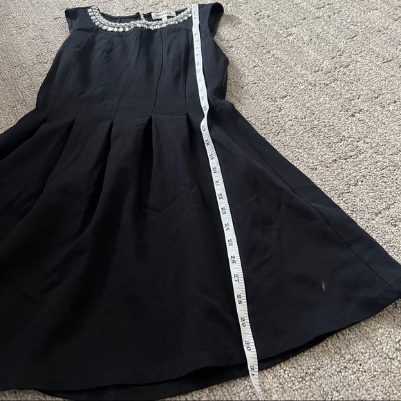 Little black dress with pearl and crystal trim - Picture 5 of 6